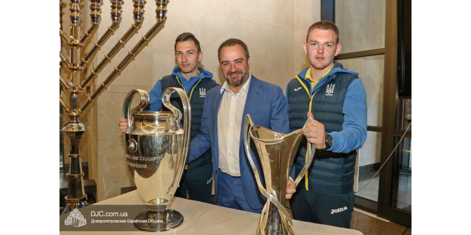 Кубки футбольной Лиги Чемпионов УЕФА побывали и в «Меноре»