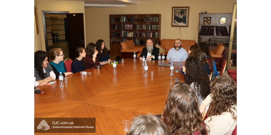 Вожатые в «Gan Yisroel YEKA Girls» получили напутствие от раввина Каминецкого