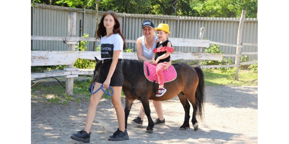 Дружба с лошадями улучшает жизнь – иппотерапия в ОРЦ «Маале»