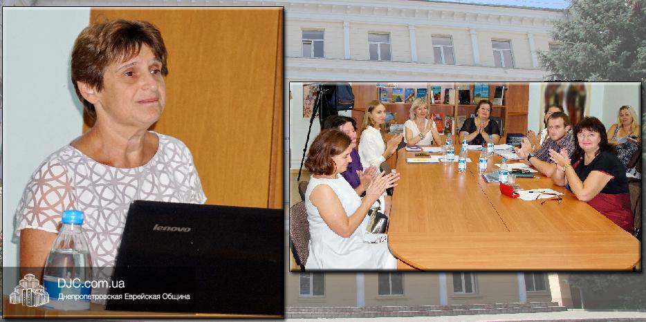 Городская комиссия переназначила Елену Краснову директором еврейской школы