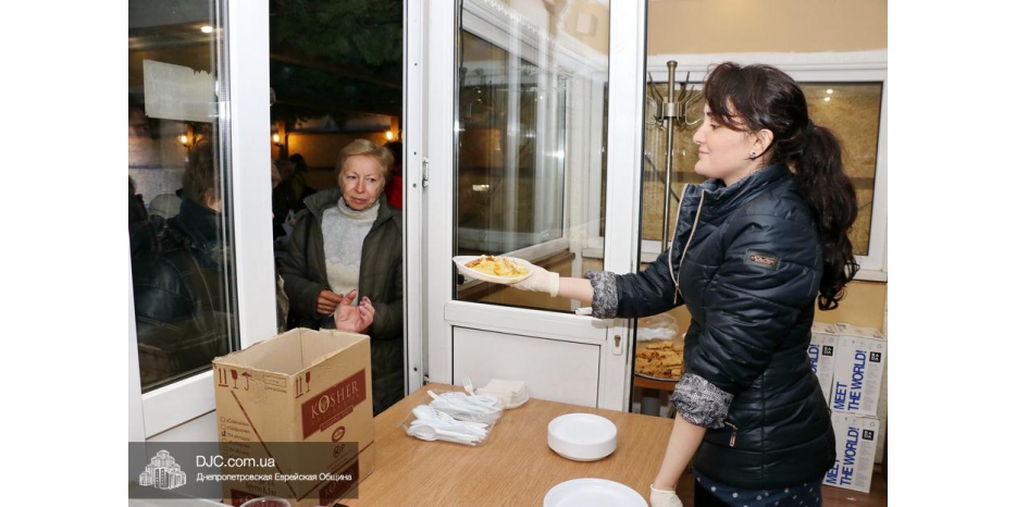 Акция «Счастливый суккот»: выполнил «нетилат лулав» – получил вкусное угощение в сукке