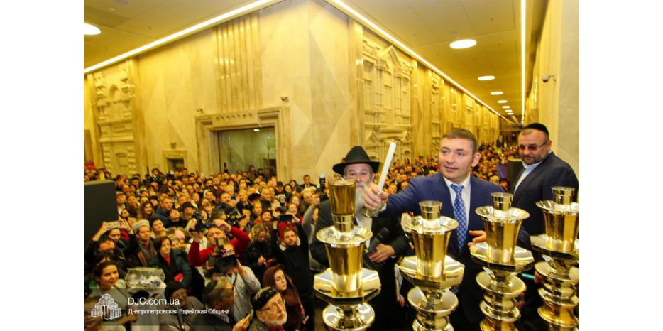 Ханука началась! Зажжение первой свечи на Главной Ханукие. Фото и видео