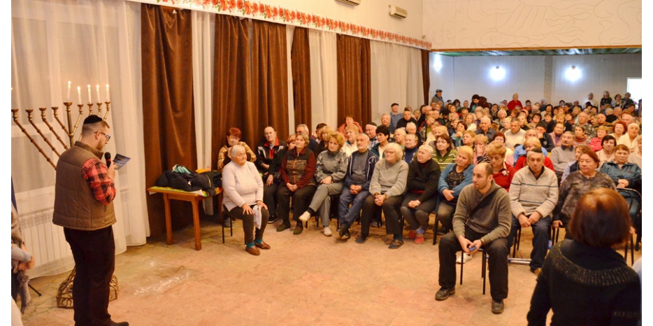 Подопечные Хеседа проводят дни Хануки в пансионате «Золотий вік»
