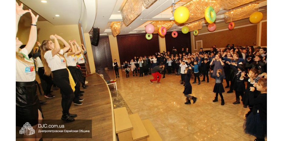 STL провел ханукальный праздник для учеников младшей школы