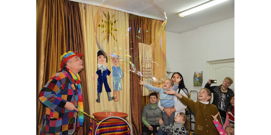 Клоун-эксцентрик порадовал детей ОРЦ