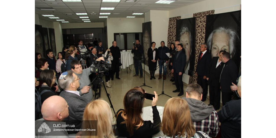 В Днепре открылась выставка Луиджи Тоскано «Против забвения»