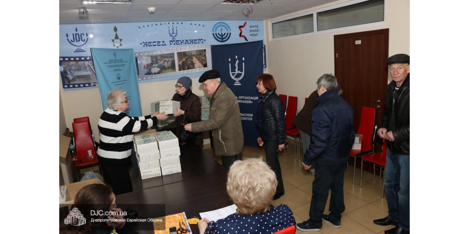 Пять тысяч евреев Днепра получат в Хеседе в подарок мацу на Песах