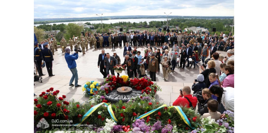9 мая. Возложение цветов