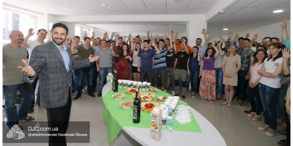 Ханукат а-Байт в новом офисе выпускников программы «Обучение и трудоустройство»