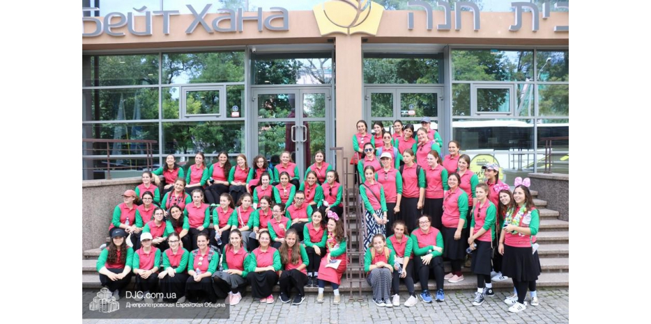 Международный девичий лагерь YTT вновь посетил Днепр