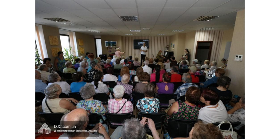 Концерт волонтеров в клубе «Фрейлахс»