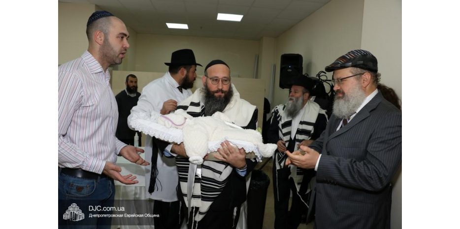 Брит-мила для близнецов