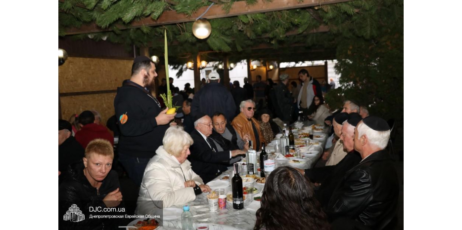 Совет евреев-ветеранов спорта провел свое праздничное заседание в сукке