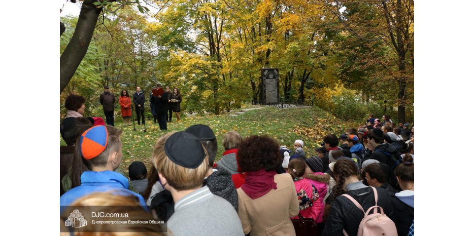 Траурный митинг на месте массового расстрела