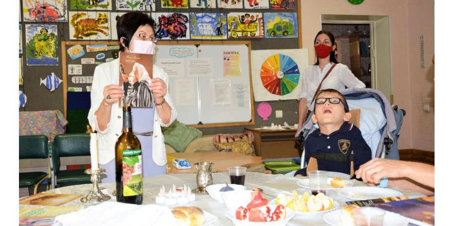 Новый год в «Маале» встретили с подарками от ФЕОУ