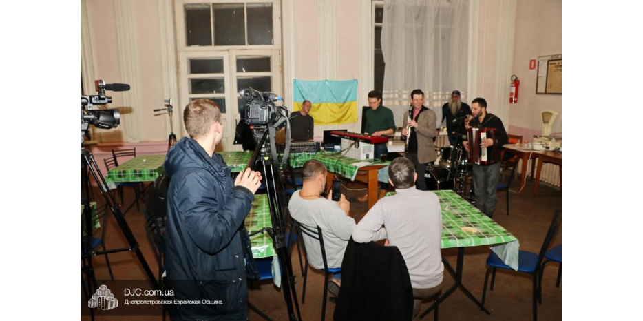 Клейзмеры играют для защитников Украины