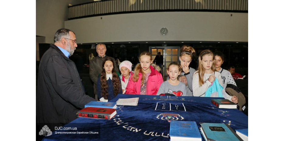 Ученицы 21-й школы посетили синагогу и центр «Менора»