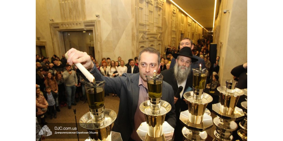 Третью свечу в «Меноре» зажег израильский дипломат