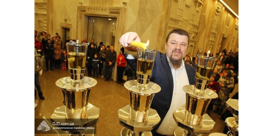 Седьмую свечу Хануки в «Меноре» зажег Дан Макогон