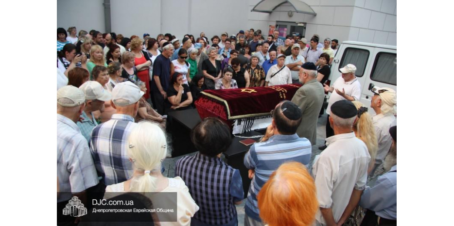 Община простилась с Королем