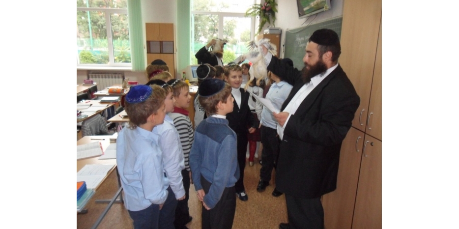 Обряд капарот прошел в еврейской школе