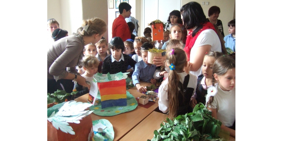 Выставка-ярмарка к празднику Суккот в еврейской школе