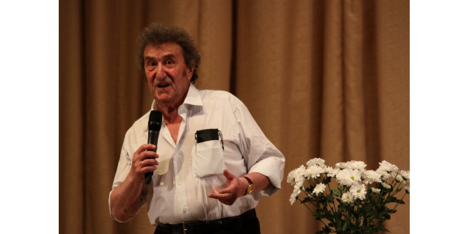 Настоящий еврейский юмор и поэтическая русская речь во всей красе: перед днепропетровской публикой выступил Игорь Губерман