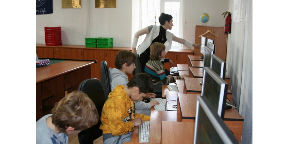 Второй раз по еврейской школе прошел «Бобер»