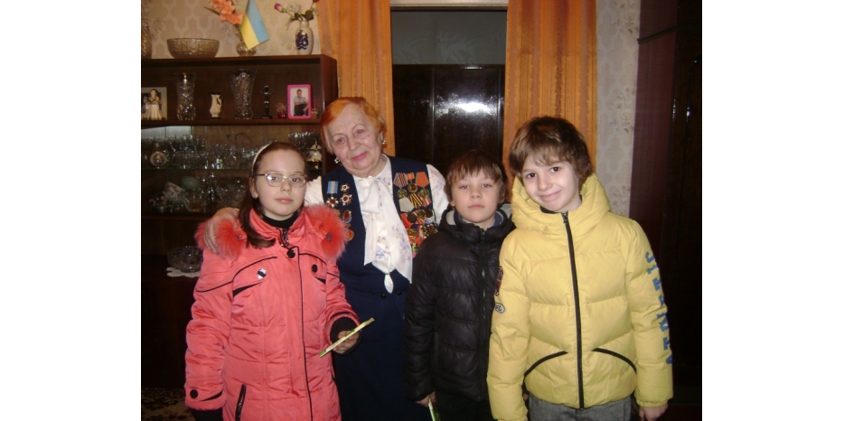 Ученики еврейской школы поздравили ветеранов перед  Днем защитника Отечества