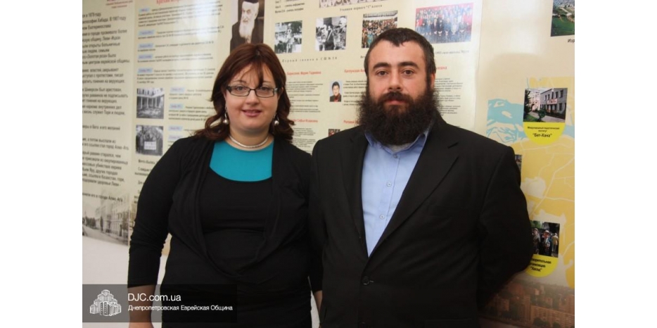 В Днепропетровске тепло проводили семью Островских