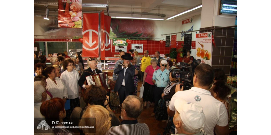 Подарки в преддверии нового года для подопечных Хеседа