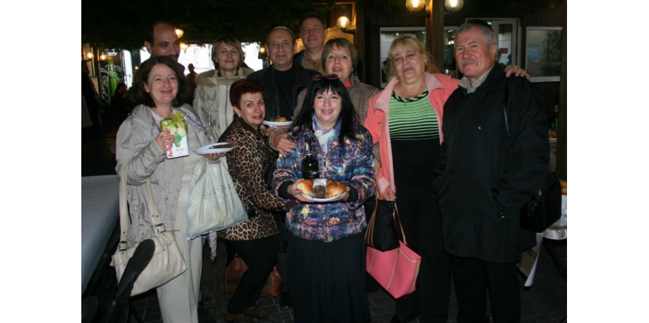 Хаим Нахман Бялик на празднике Суккот семейного литературного клуба