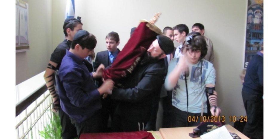 В школе в Рош Ходеш Хешван бар-мицв вызвали к Торе