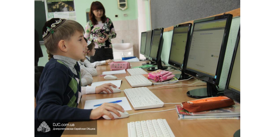В еврейской школе открылся компьютерный кабинет для тестирования по всем предметам