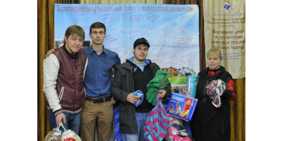 Волонтеры «БИГ» привезли ребятам из центра «Маале» шапочки