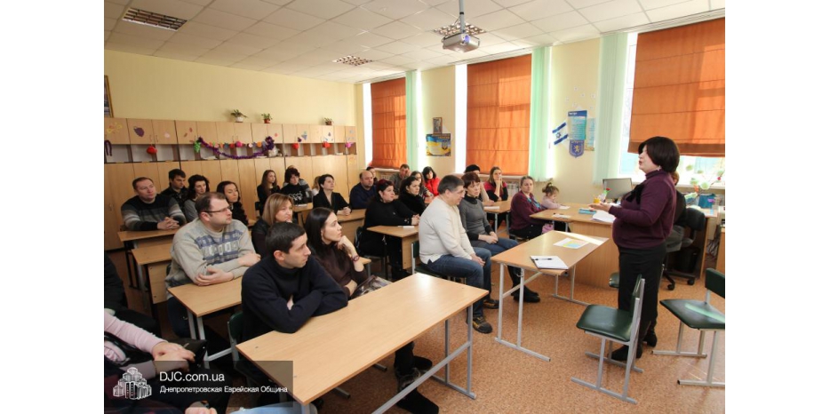 Будущие первоклассники и их родители познакомились с еврейской школой