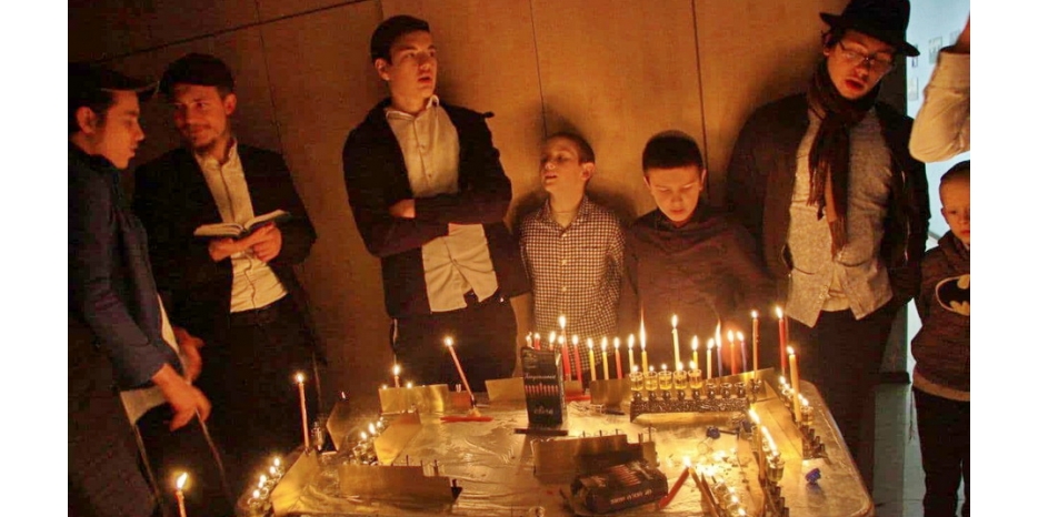 «Ханука 5781»: пансион для мальчиков распространяет свет