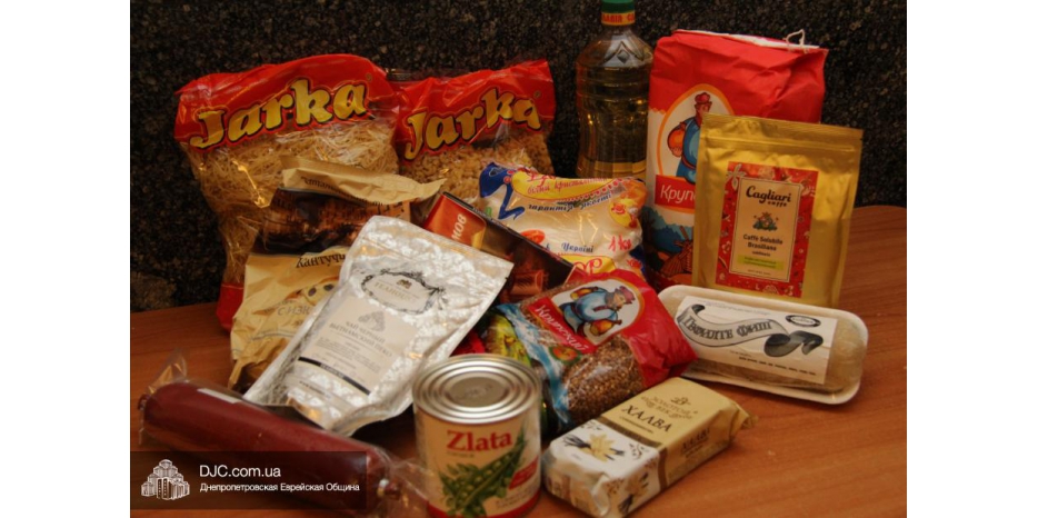 Тысячи людей спешат получить подарок к празднику Пурим!