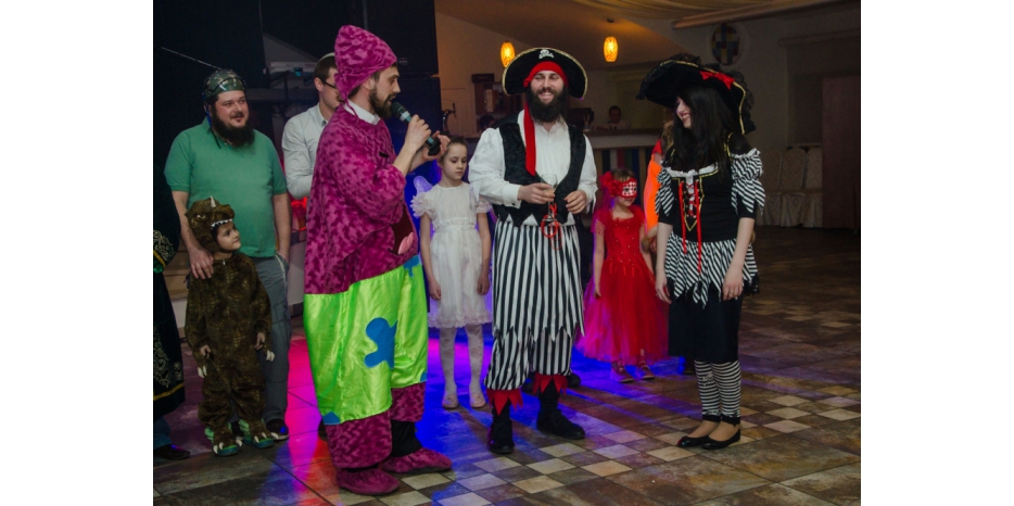 «Шиурей Тора» провела большой Пурим на берегу Днепра