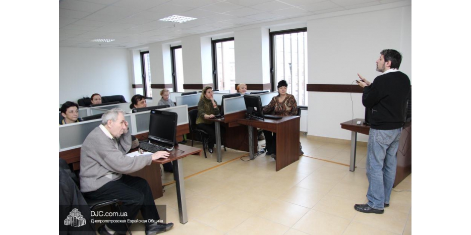 Подопечные Хеседа осваивают компьютерную грамотность в IT-школе «Гилеля»