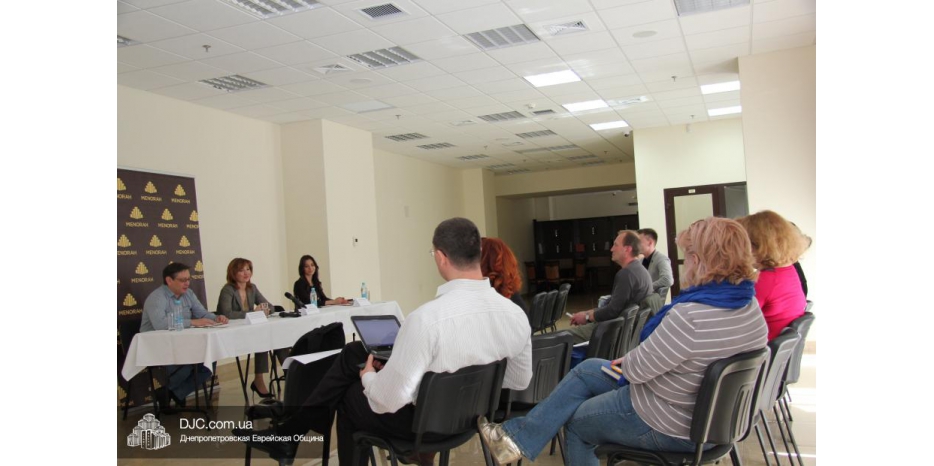 На пресс-конференции центр «Менора» объявил о своей стратегии в нынешних условиях