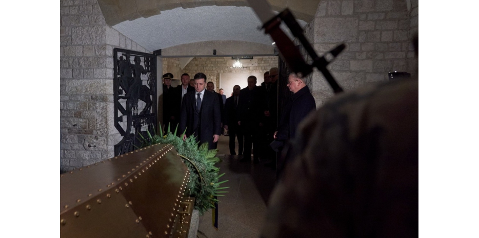 Президент Украины Владимир Зеленский почтил память жертв Холокоста