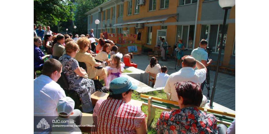 Выпускной для старшей группы в дошкольном центре «Бейт Циндлихт»
