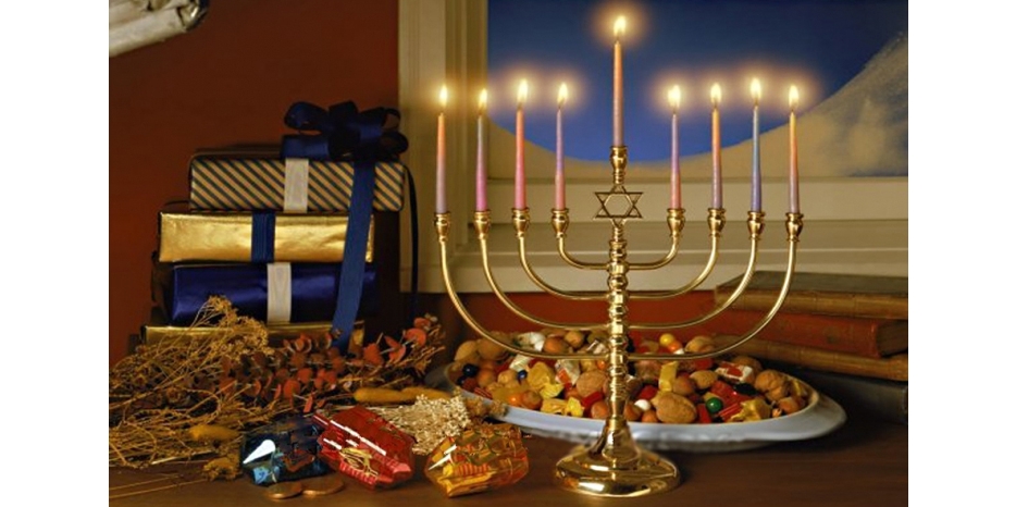 А фрейлахе Ханука! Как правильно установить и зажечь Ханукию