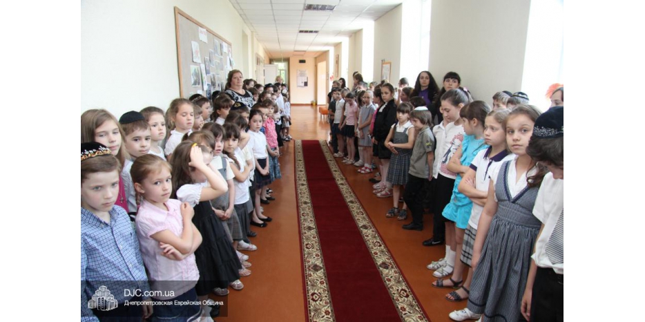 Итоги учебного года: награждение учеников младших классов