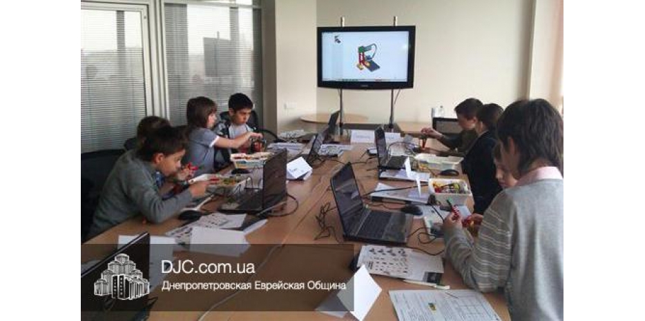 «ЮниорБанк» с помощью общины учит детей создавать роботов
