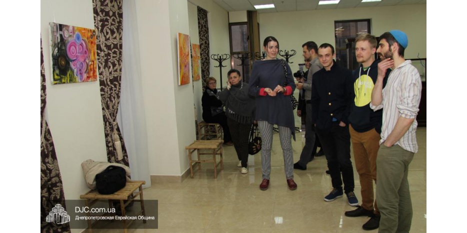 В «Меноре» открылась выставка «Minimal circle»