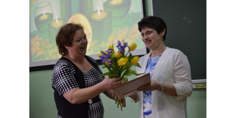 На церемонии чествования Елене Красновой вручили Благодарность городского головы