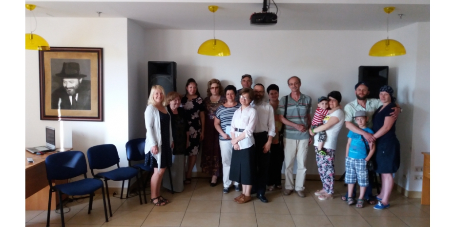 Участникам программы «Шатры Израиля – в день рождения Ребе» вручили памятные видео и фото