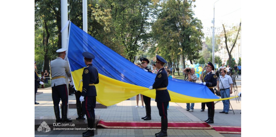 Национальные и религиозные общины Днепра приняли активное участие в «Дне государственного флага»